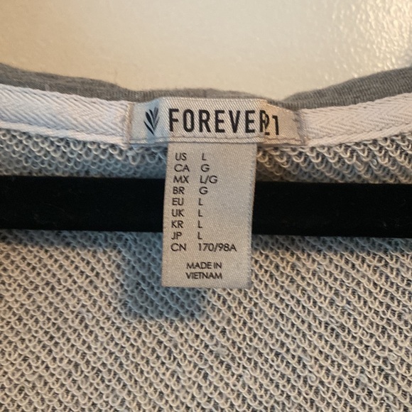 ✨ANY 2 FOR 15 ANY 3 FOR 20✨- Sleeveless Forever21 Hooded Vest - Picture 2 of 10